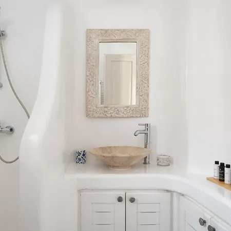 Mykonian Icon فيلة